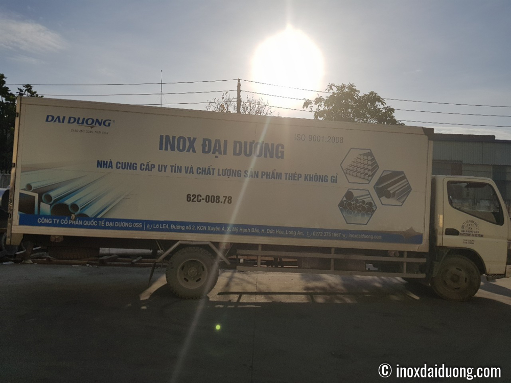 xe tải giao hàng của inoxdaiduong.com