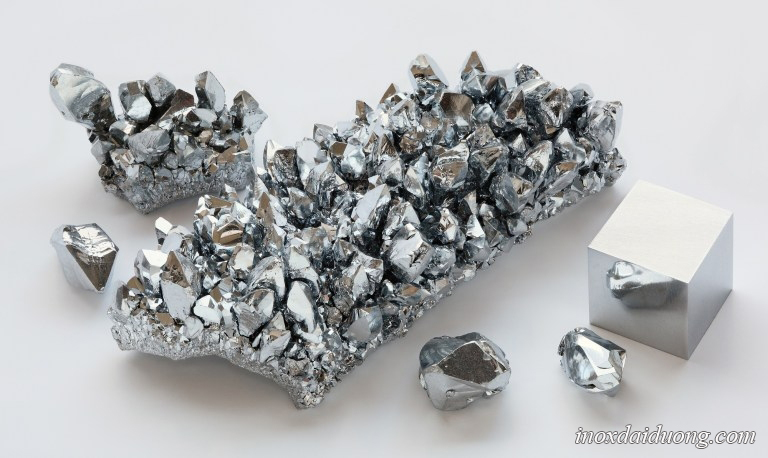 một số khác lạ của sắt kẽm kim loại và phi kim là gì
